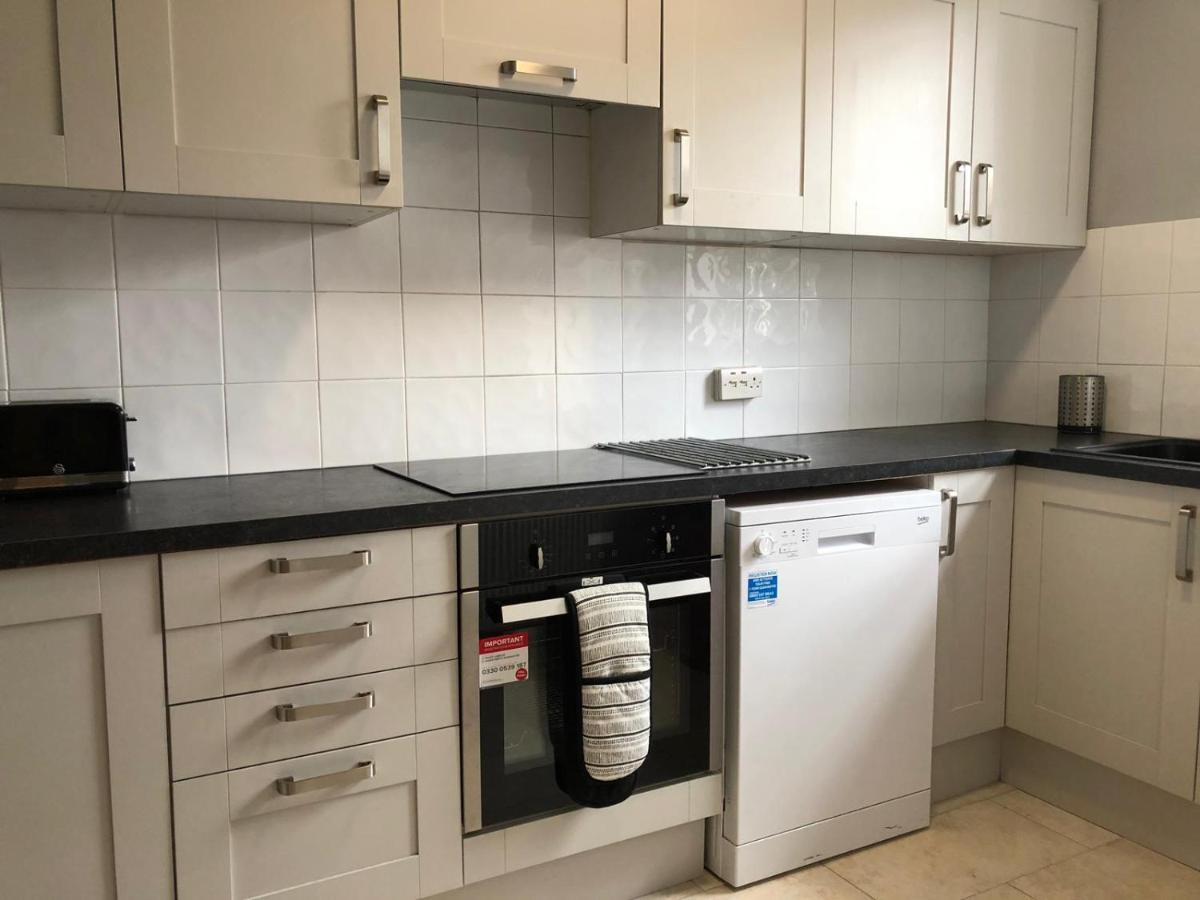 Entire Flat Very Comfortable 1 Bedroom London Eksteriør billede
