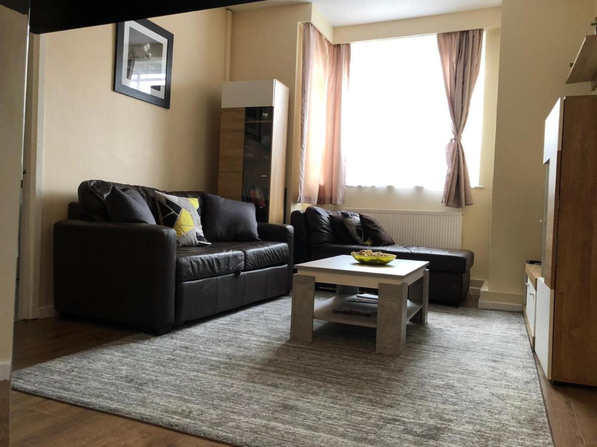 Entire Flat Very Comfortable 1 Bedroom London Eksteriør billede