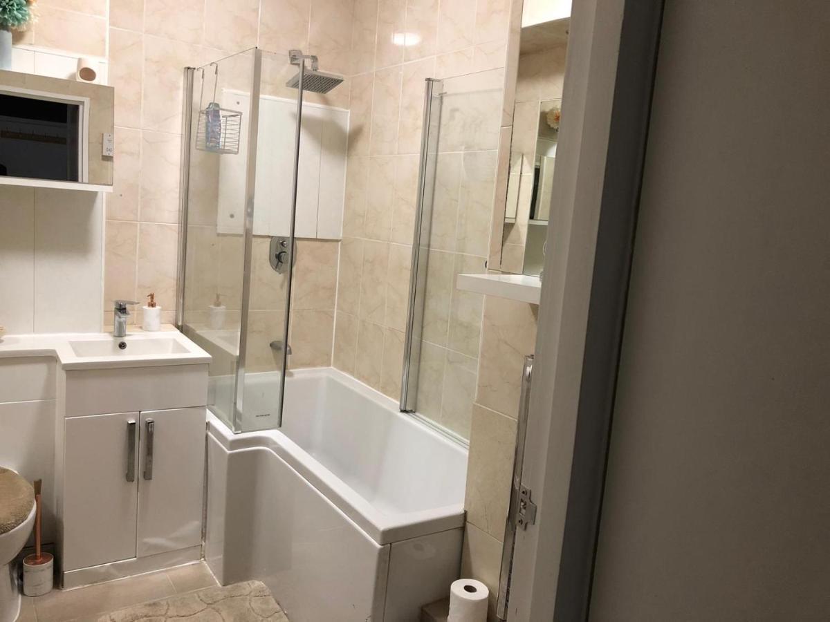 Entire Flat Very Comfortable 1 Bedroom London Eksteriør billede